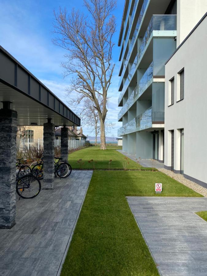 Bonnie-Premium Lelle Waterfront Private Apartment Balatonlelle Exterior foto