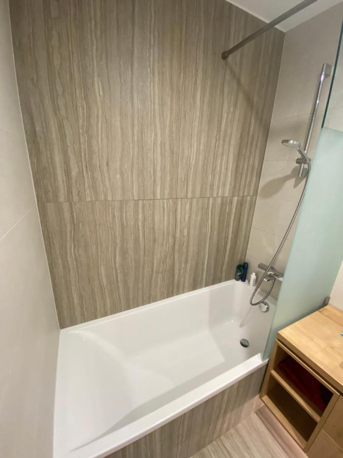 Bonnie-Premium Lelle Waterfront Private Apartment Balatonlelle Exterior foto