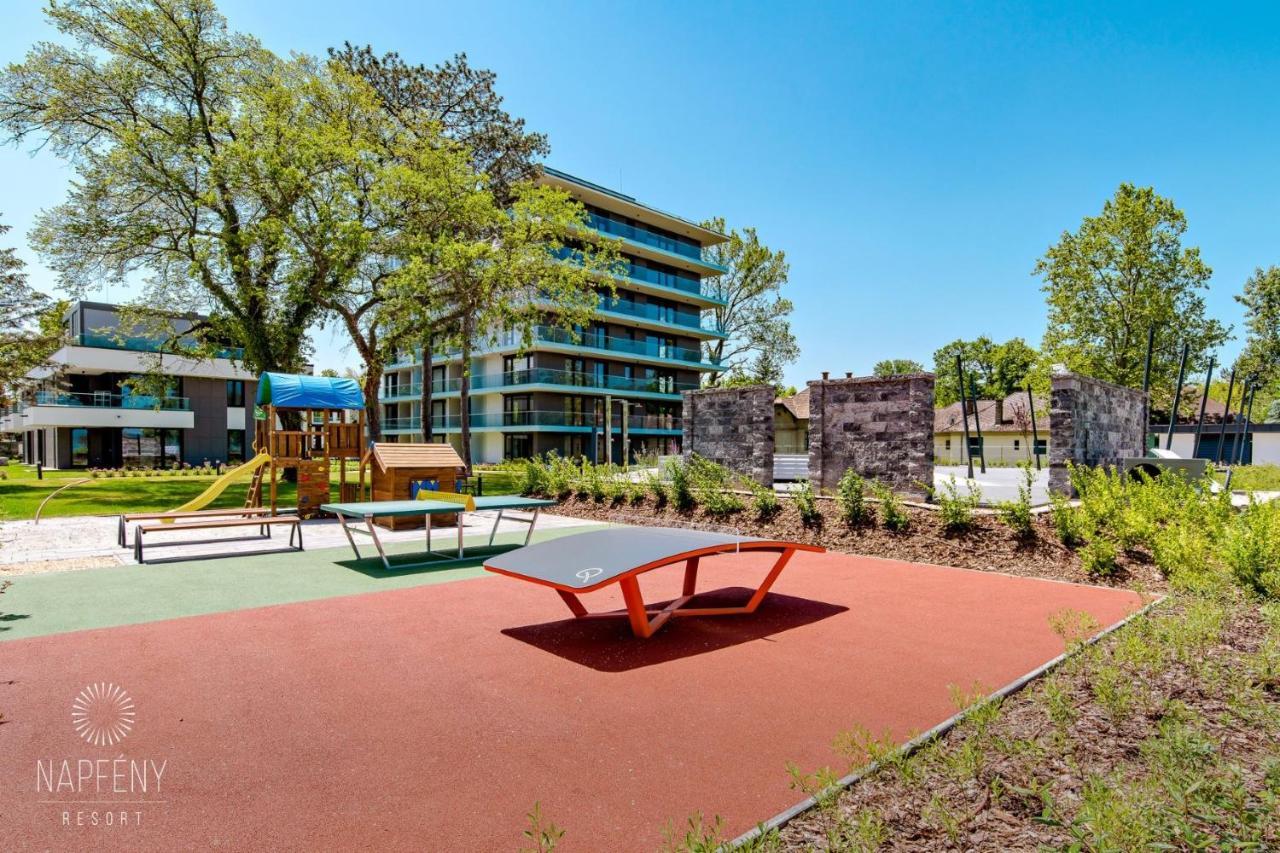 Bonnie-Premium Lelle Waterfront Private Apartment Balatonlelle Exterior foto