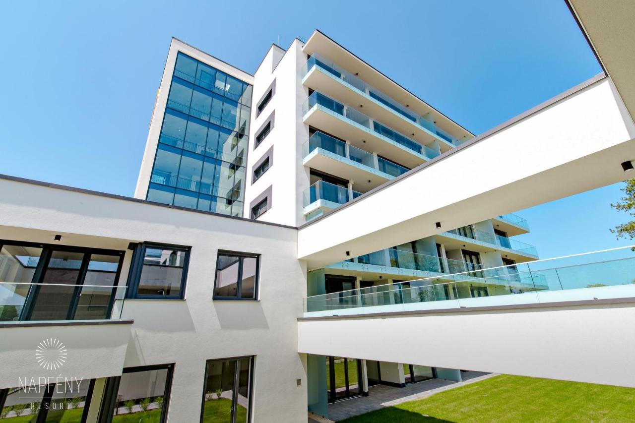 Bonnie-Premium Lelle Waterfront Private Apartment Balatonlelle Exterior foto